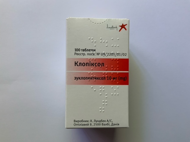 КЛОПІКСОЛ таблетки, вкриті плівковою оболонкою, по 10 мг; по 100 таблеток у пластиковому контейнері; по 1 пластиковому контейнеру у картонній коробці